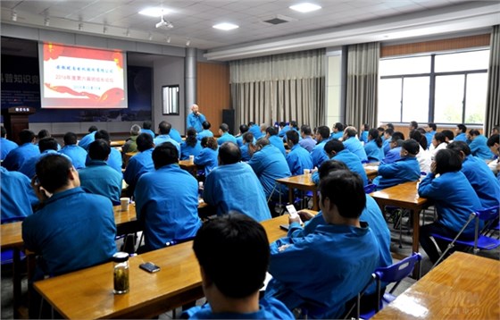 黨委副書記、工會主席胡夏生主持論壇