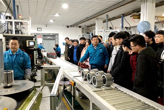 安工程師生來(lái)皖南電機(jī)參觀學(xué)習(xí) 安工程師生來(lái)皖南電機(jī)參觀學(xué)習(xí)