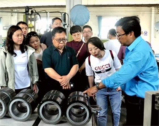 中機(jī)質(zhì)協(xié)副會(huì)長(zhǎng)兼秘書(shū)長(zhǎng)王建和到皖南電機(jī)參觀調(diào)研 中機(jī)質(zhì)協(xié)副會(huì)長(zhǎng)兼秘書(shū)長(zhǎng)王建和到皖南電機(jī)參觀調(diào)研