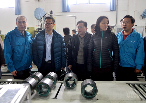 管兵陪同考核組參觀線圈車間自動化流水線 管兵陪同考核組參觀線圈車間自動化流水線