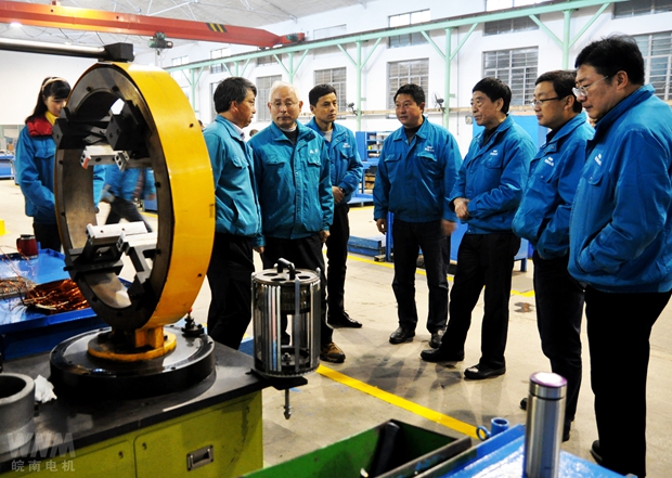 皖南電機董事長陳根喜給員工拜年 皖南電機董事長陳根喜給員工拜年