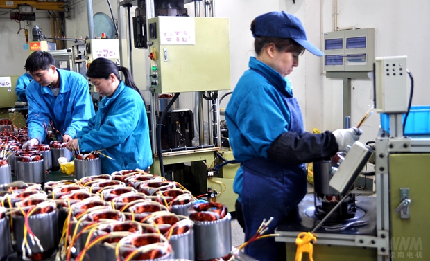 皖南電機:忙碌的自動化嵌線流水線 皖南電機:忙碌的自動化嵌線流水線